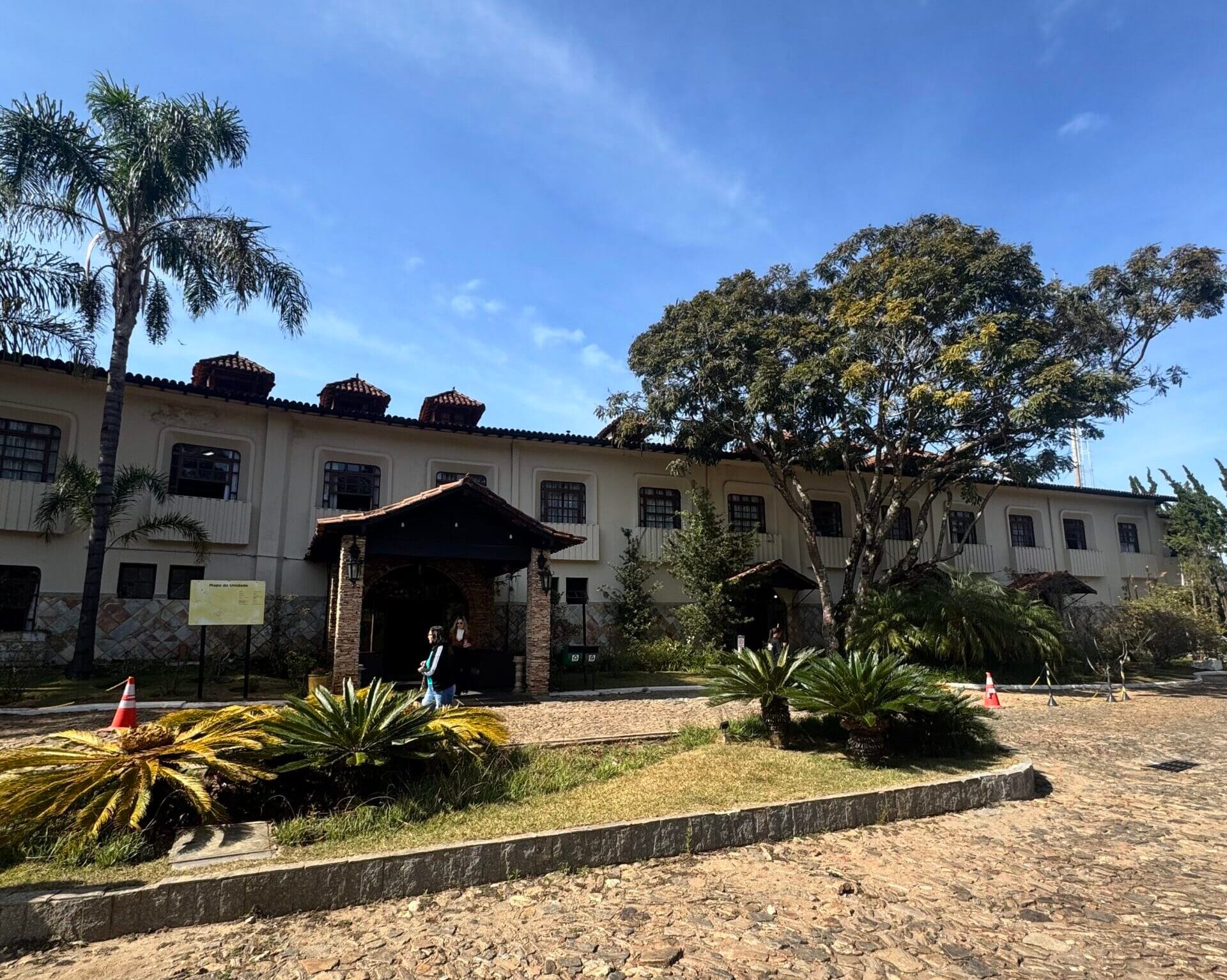 Faixada de um hotel em minas gerais